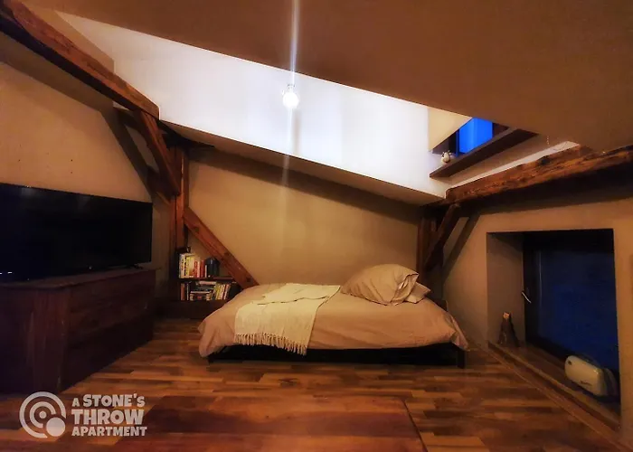 A Stone's Throw Апартаменты Краков